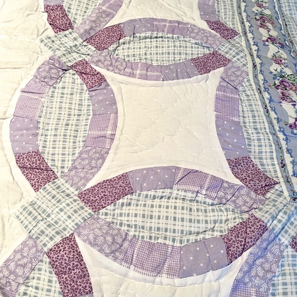 Hand Quilted Quilt Set with 2 Shams Queen Size - Picture 11 of 16